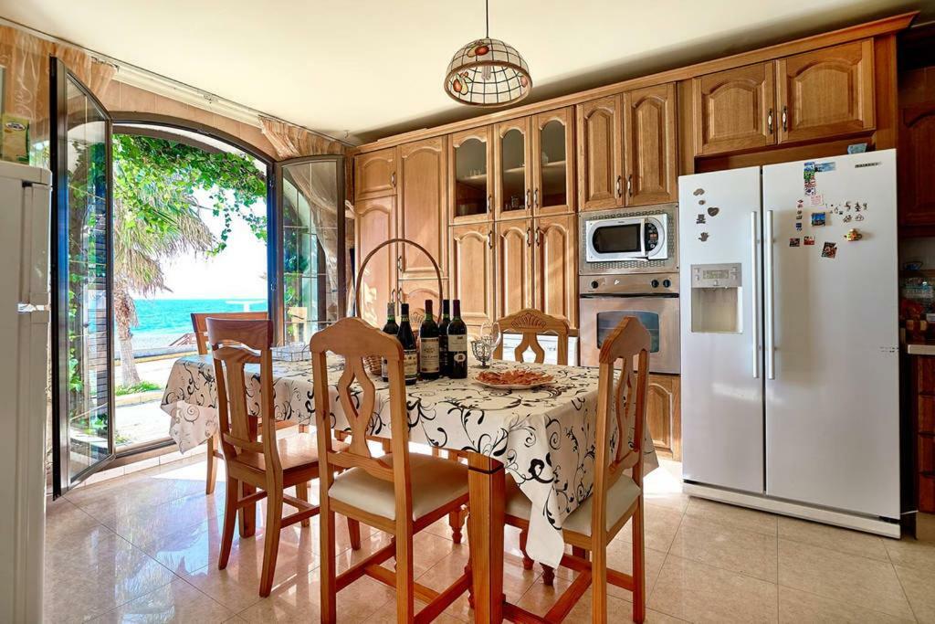 Casa De Sueno En La Playa Vila Adra Exterior foto